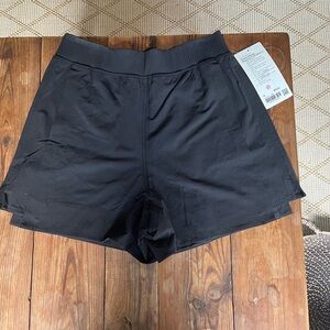 Lululemon Stretch Woven Relaxed-Fit HR Short 4 inch size Medium NWT